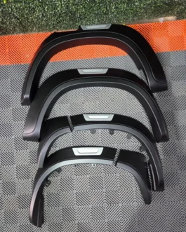 FENDER FLARE MITBUSHI TRITON 2019+( 6pcs – Liso con detalle Gris. Tipo Original )