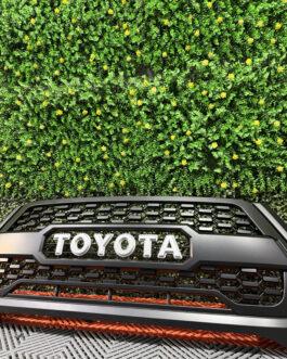 Parrilla deportiva Toyota Hilux Rocco