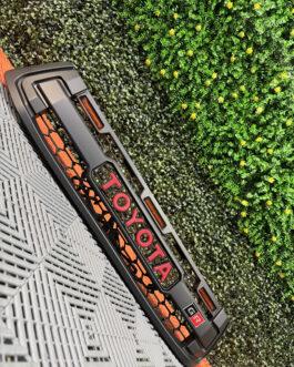 Parrilla Toyota Hilux 2016+ GR